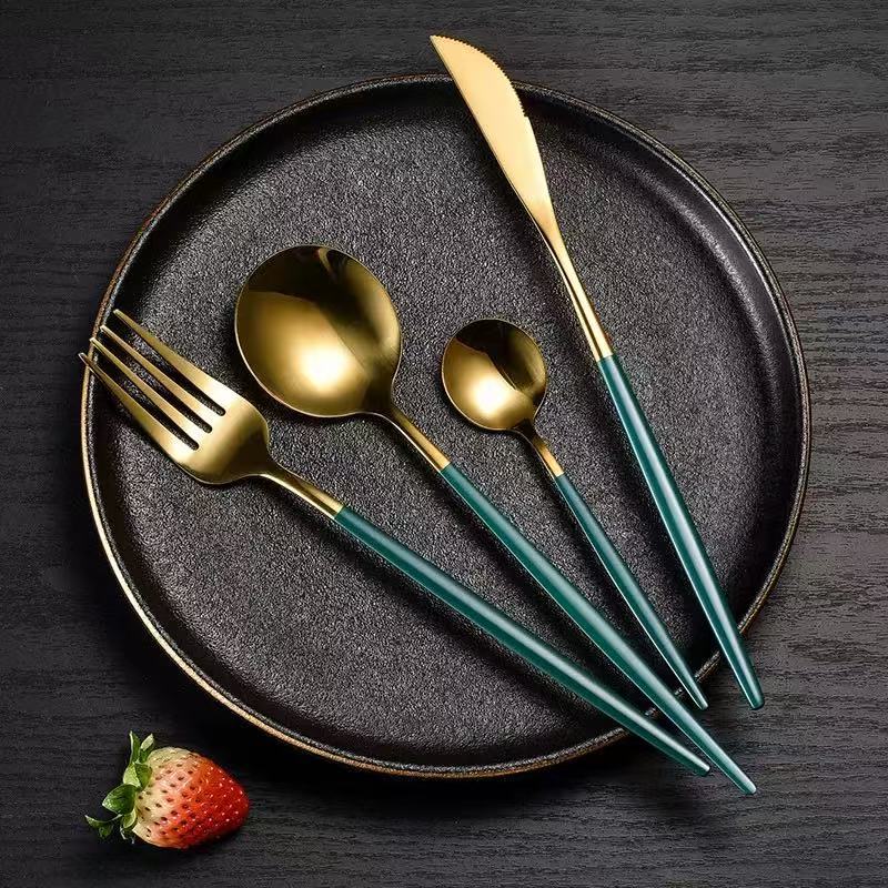 Juego de cubiertos de acero inoxidable con cuchillo, tenedor, cuchara y cucharilla para té pintados con spray dorado portugués. Paquete de regalo de 4 piezas.: imagen 7